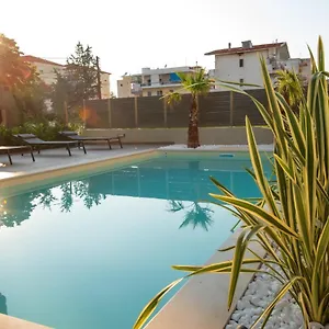 https://olive-302.hotels-of-thessaloniki.com